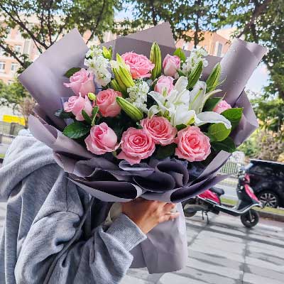 通辽11朵戴安娜粉玫瑰百合，与你一起追逐梦想