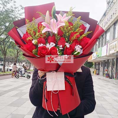 通辽19朵红玫瑰百合，与你幸福前行